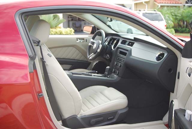 Used 2010 Ford Mustang GT Premium RWD image 8