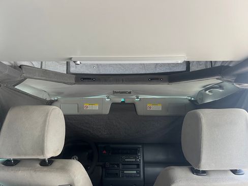 Used 2002 Volkswagen Eurovan GLS FWD image 17