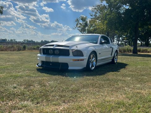 Used 2007 Ford Mustang GT Premium RWD image 2