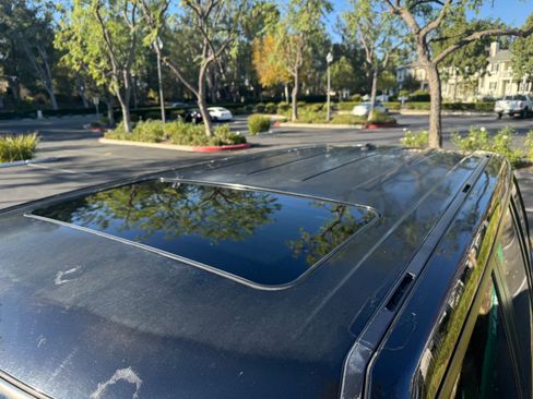 Used 2012 Land Rover Range Rover HSE image 18