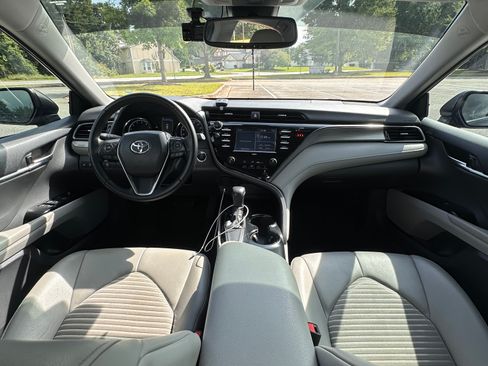 Used 2020 Toyota Camry SE w/ Convenience Package FWD image 25