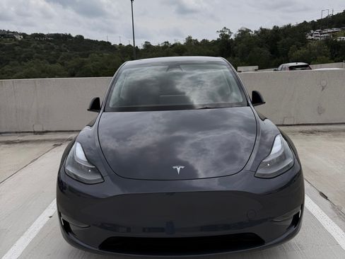 Used 2023 Tesla Model Y Performance AWD/4WD image 2