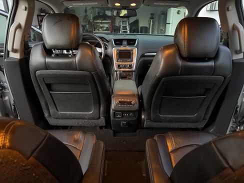 Used 2014 GMC Acadia SLT image 16