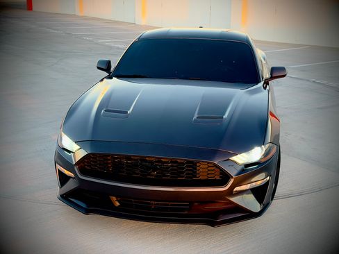 Used 2018 Ford Mustang Coupe w/ Equipment Group 101A image 5