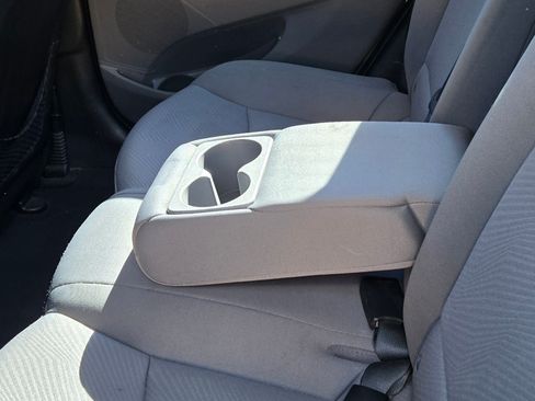 Used 2012 Hyundai Elantra GLS image 5