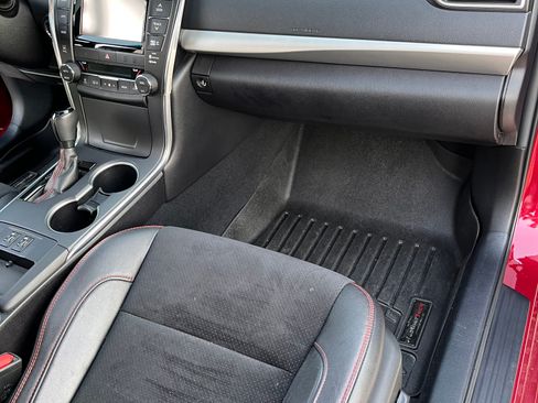 Used 2015 Toyota Camry XSE image 11