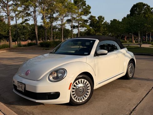 Used 2015 Volkswagen Beetle 1.8T FWD image 1