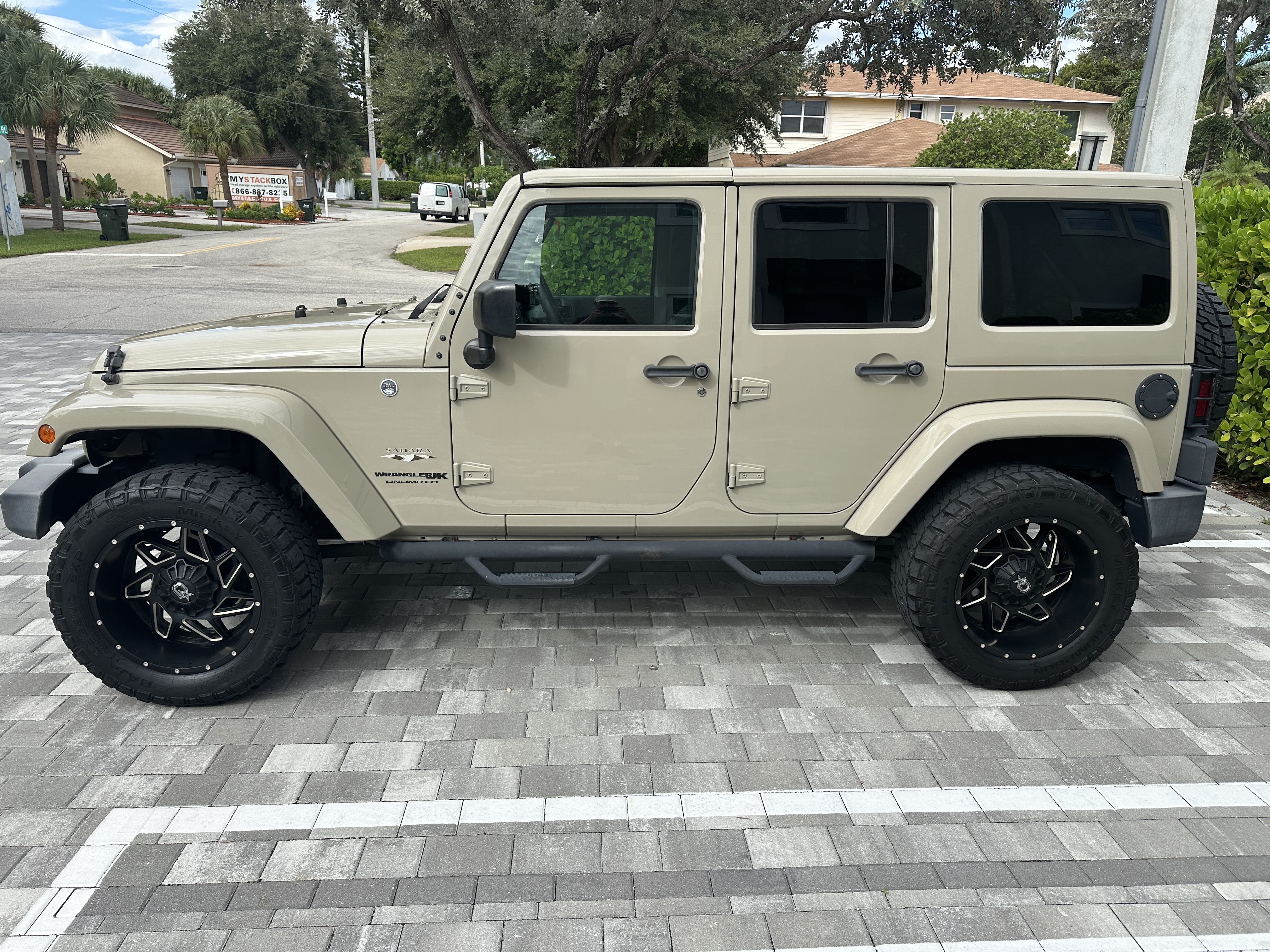 Used 2018 Jeep Wrangler Unlimited Sahara w/ Max Tow Package AWD/4WD image 9