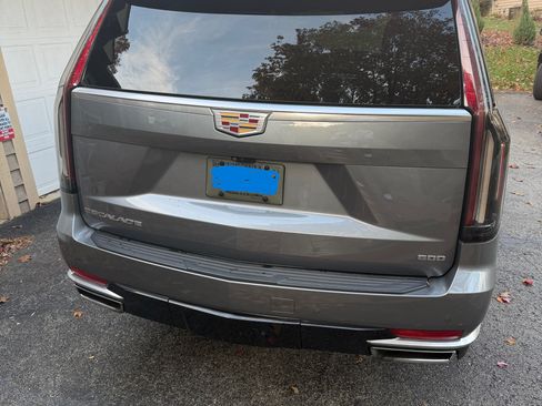 Used 2021 Cadillac Escalade Premium Luxury image 4