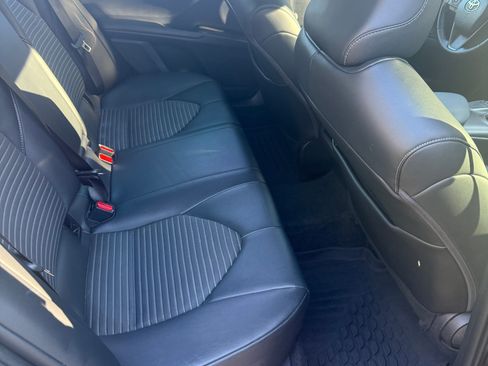 Used 2022 Toyota Camry SE image 6