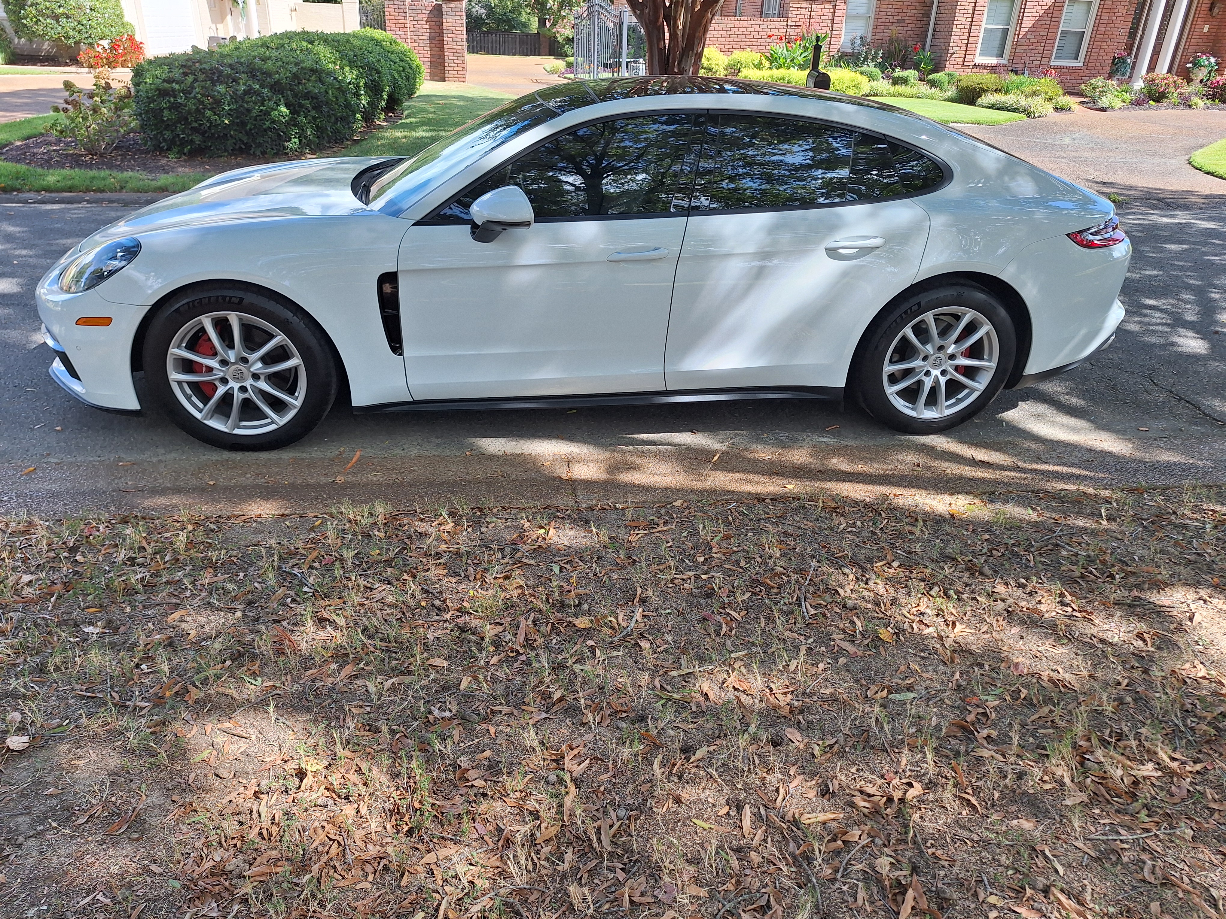 Used 2020 Porsche Panamera RWD image 10