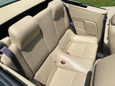 Used 2006 Ford Mustang Convertible RWD image 11