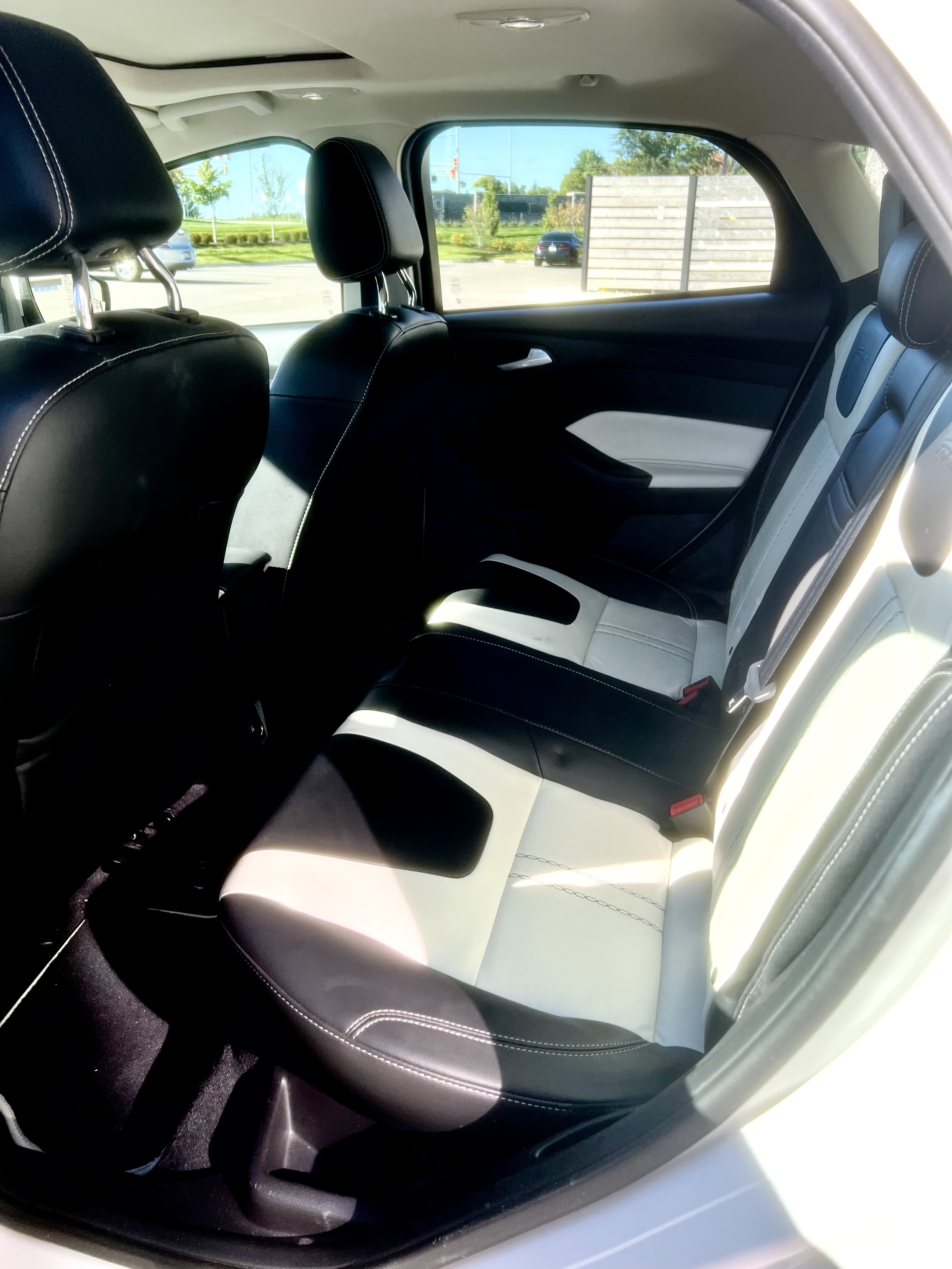 Used 2012 Ford Focus Titanium FWD image 8
