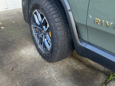 Used 2022 Rivian R1S Launch Edition image 6