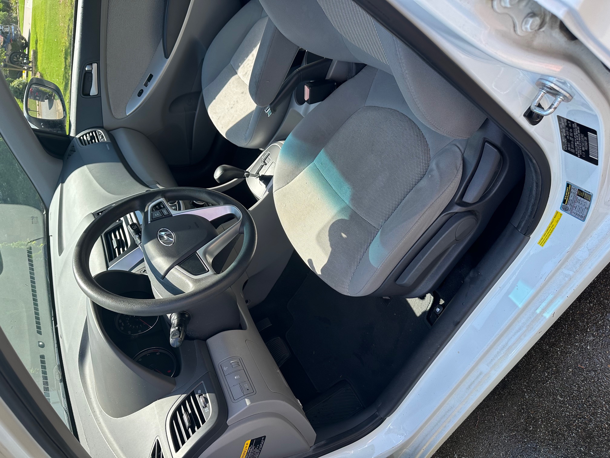 Used 2012 Hyundai Accent GS FWD image 11