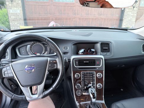 Used 2018 Volvo V60 T5 Cross Country Platinum AWD/4WD image 9