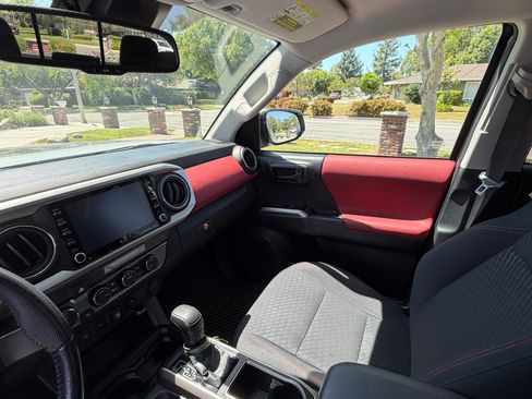 Used 2021 Toyota Tacoma SR5 AWD/4WD image 5