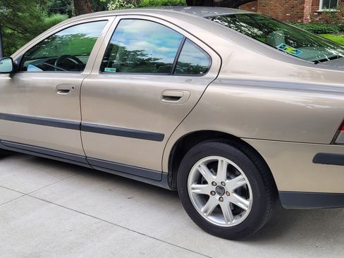 Used 2001 Volvo S60 2.4T image 4