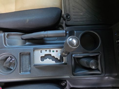 Used 2010 Toyota FJ Cruiser 4WD image 21