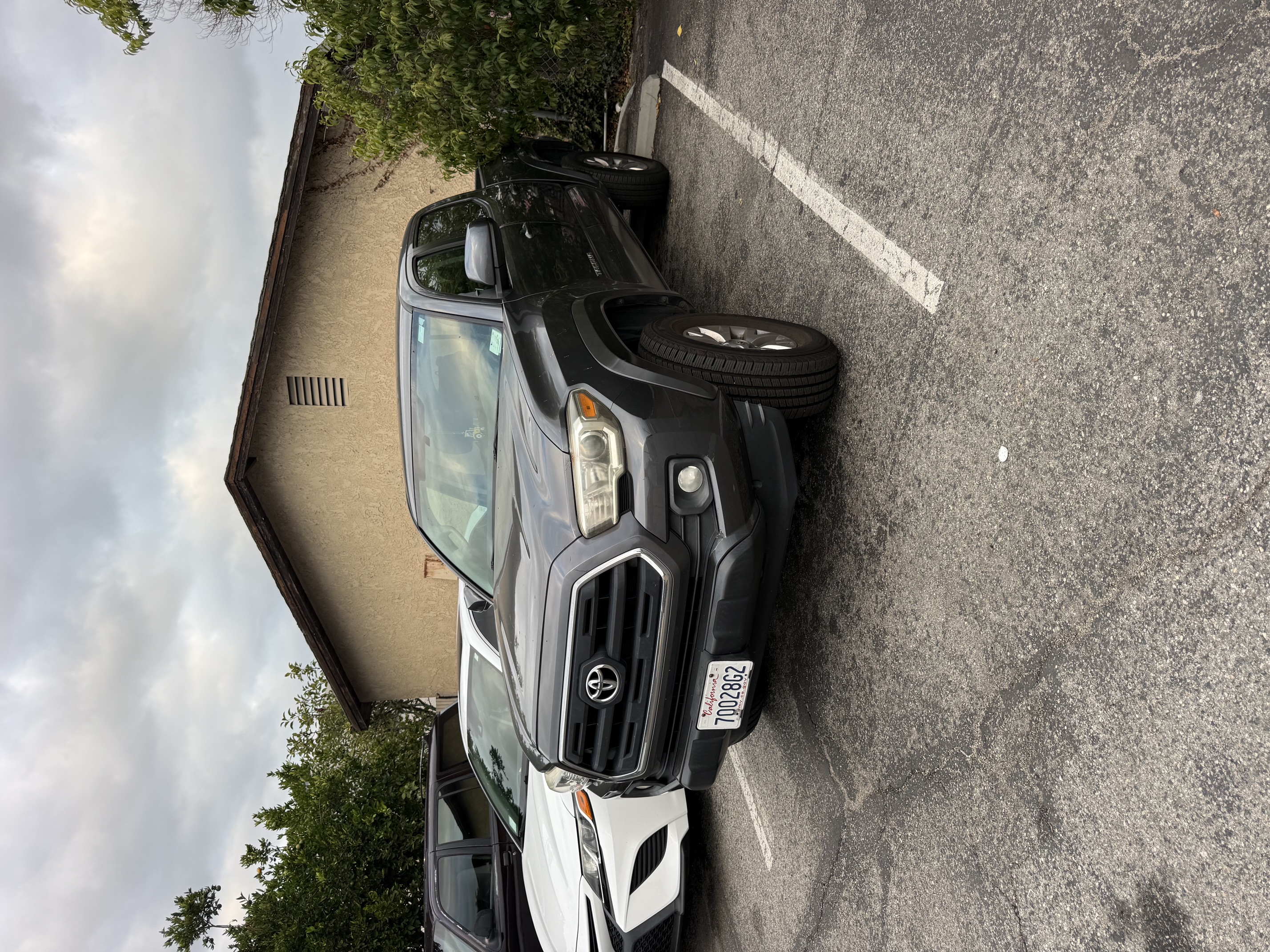 Used 2017 Toyota Tacoma SR5 w/ SR5 Appearance Package (SM) RWD image 1
