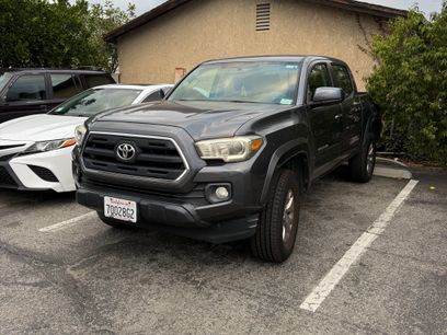 Used 2017 Toyota Tacoma SR5 w/ SR5 Appearance Package (SM)