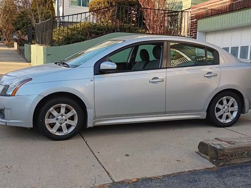Used 2010 Nissan Sentra 2.0 SR image 1