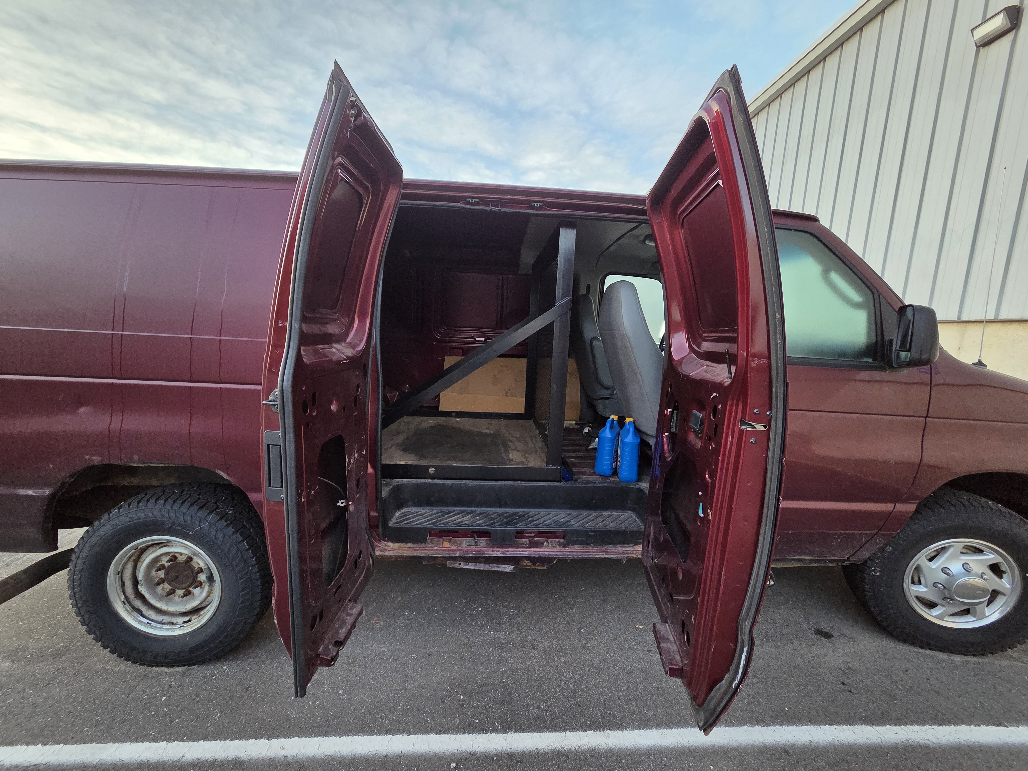 Used 2004 Ford E-350 and Econoline 350 Extended Super Duty RWD image 13