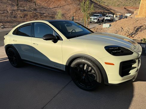 Used 2024 Porsche Cayenne Turbo GT image 18