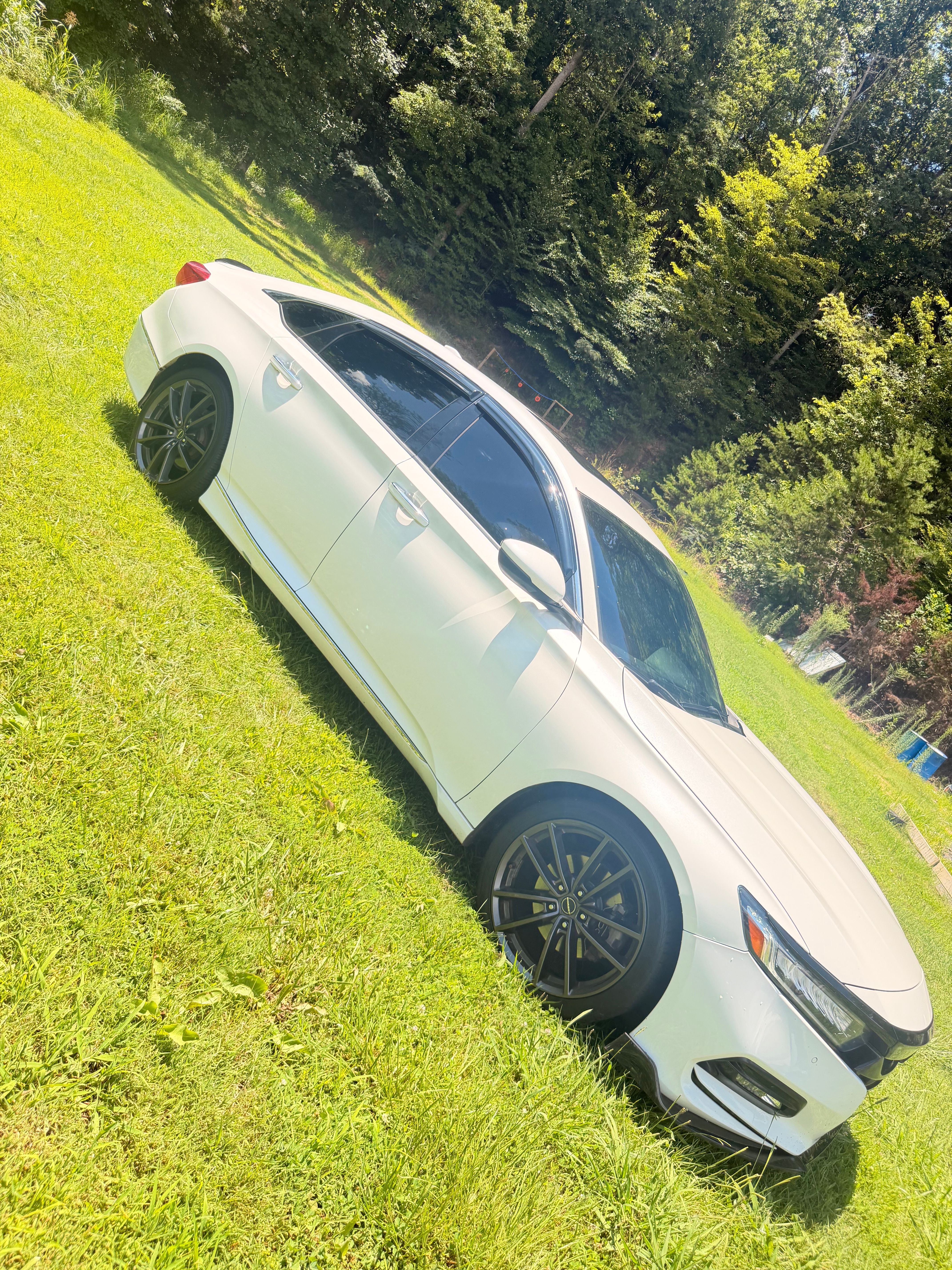 Used 2018 Honda Accord Touring image 4