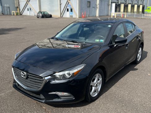 Used 2018 MAZDA MAZDA3 Touring FWD image 1