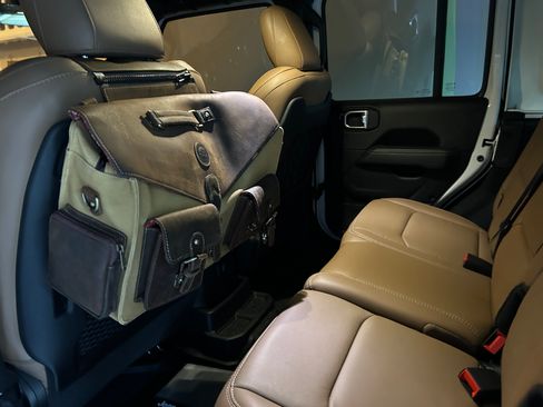 Used 2021 Jeep Wrangler Unlimited Rubicon image 10