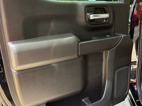 Used 2020 Chevrolet Silverado 1500 Custom w/ Custom Value Package AWD/4WD image 18
