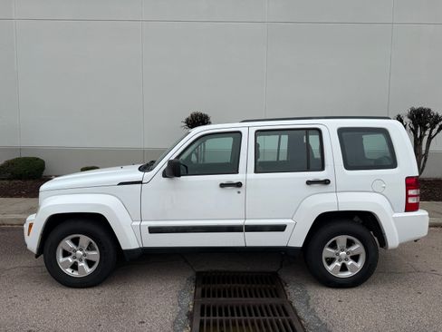 Used 2012 Jeep Liberty Sport w/ Trailer Tow Class III Group image 2
