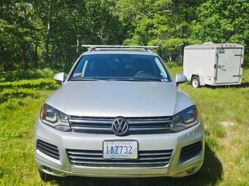 Used 2012 Volkswagen Touareg TDI AWD/4WD image 2