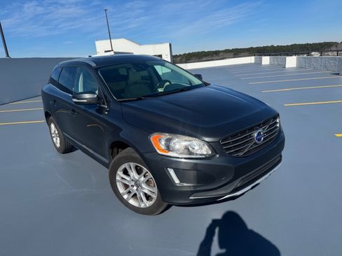 Used 2015 Volvo XC60 T5 Premier w/ Proximity Package image 2