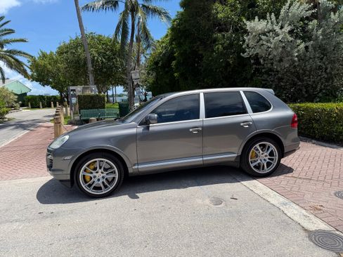 Used 2009 Porsche Cayenne Turbo S AWD/4WD image 19