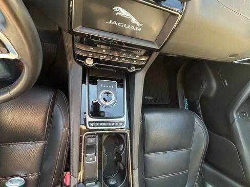Used 2019 Jaguar F-PACE Prestige AWD/4WD image 16