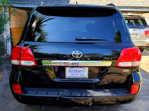 Used 2011 Toyota Land Cruiser w/ Upgrade Pkg image 9