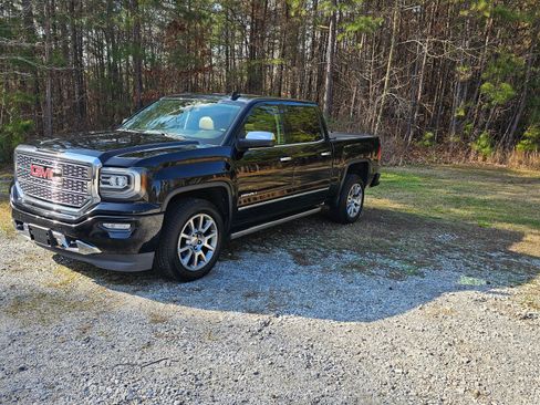Used 2017 GMC Sierra 1500 Denali image 1