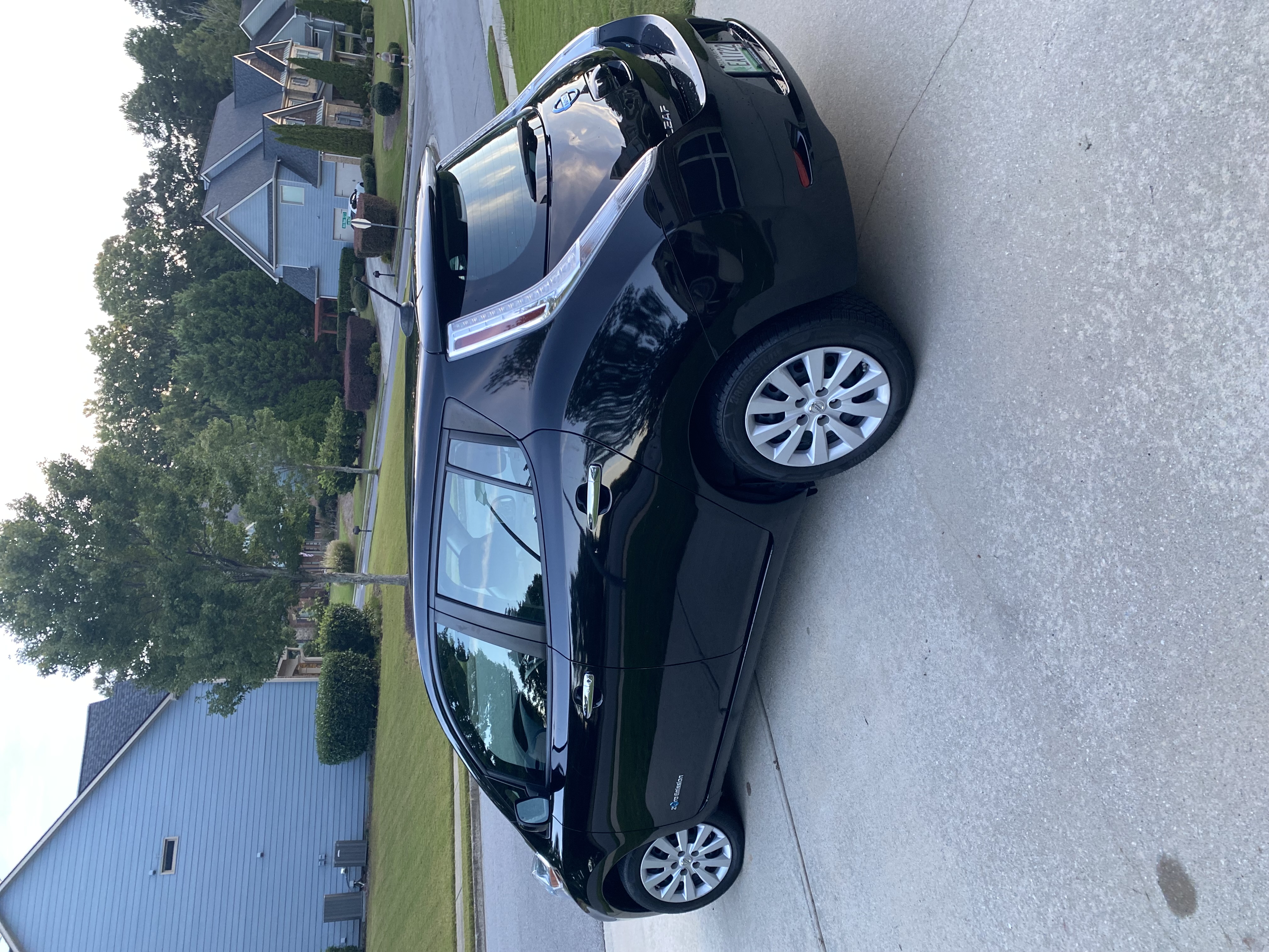Used 2015 Nissan Leaf S FWD image 10