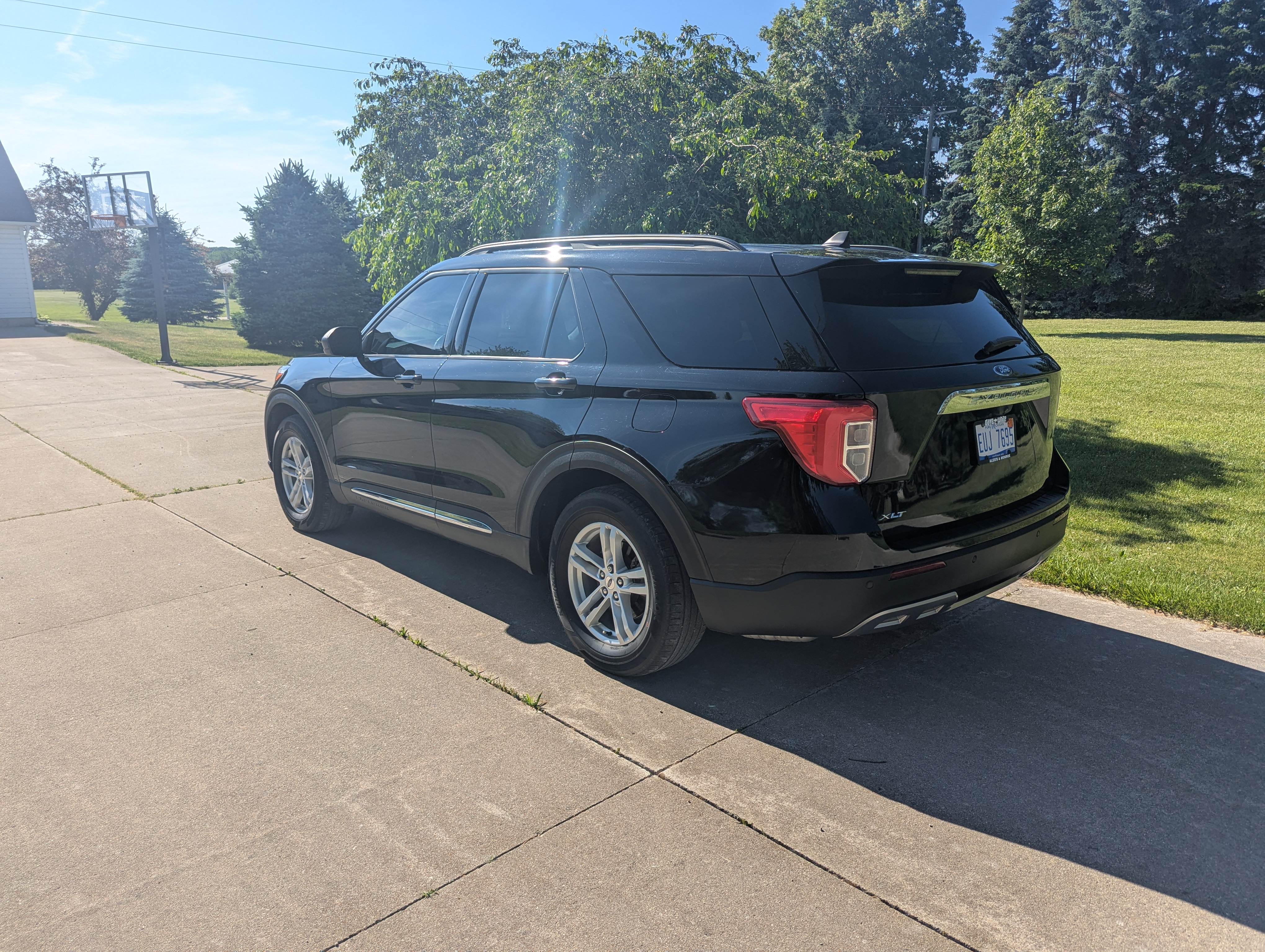 Used 2021 Ford Explorer XLT w/ Equipment Group 202A RWD image 6