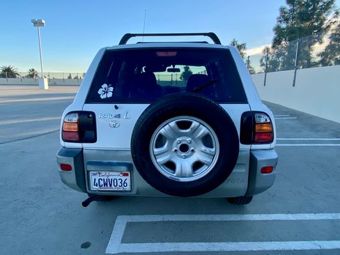 Used 1998 Toyota RAV4 2WD 4-Door image 15