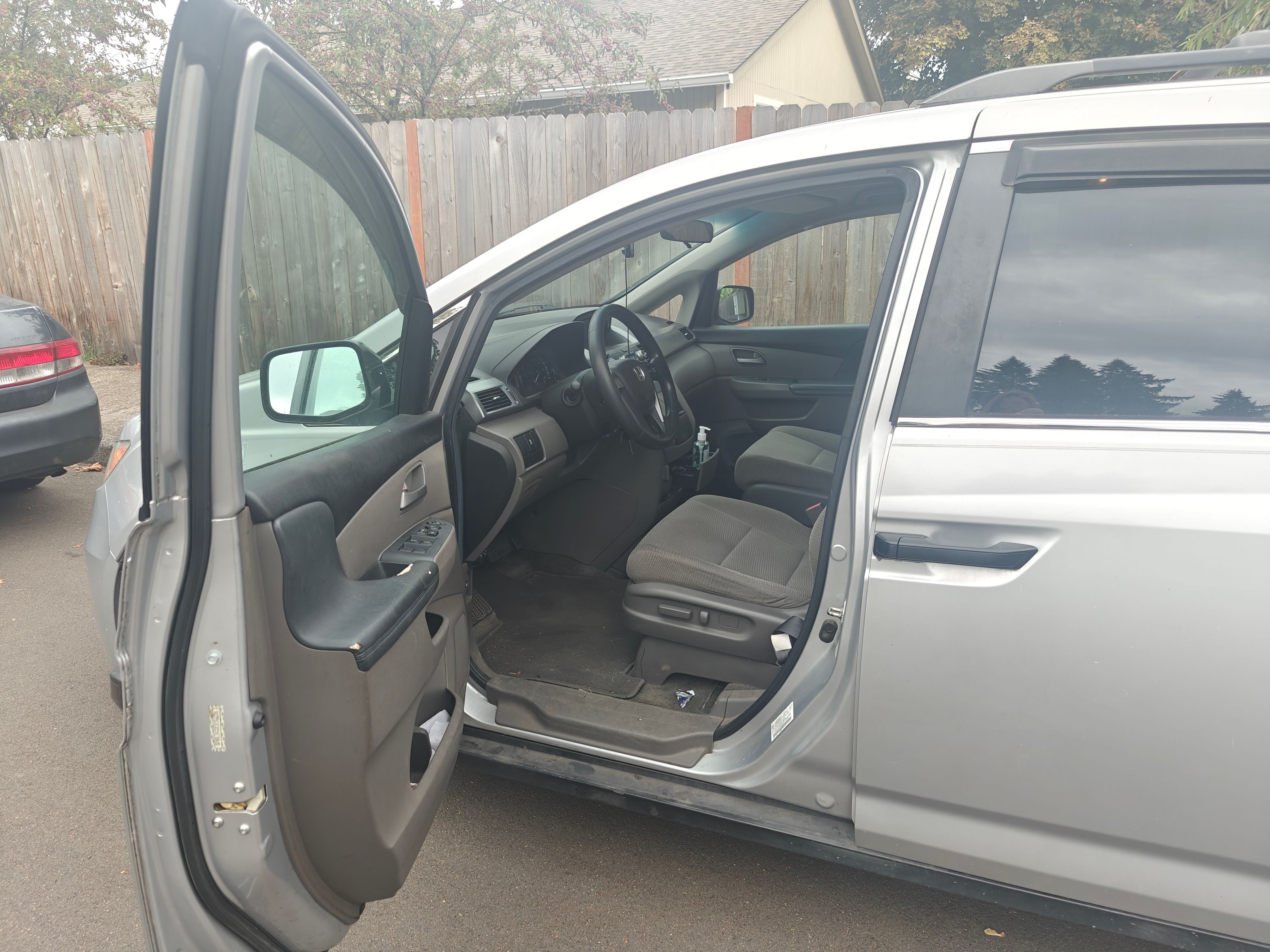 Used 2012 Honda Odyssey LX image 2