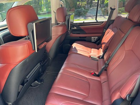 Used 2018 Lexus LX 570 4WD w/ Luxury Package image 6