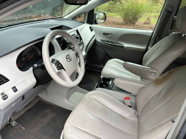 Used 2013 Toyota Sienna LE FWD image 12