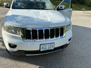 Used 2013 Jeep Grand Cherokee Limited w/ Luxury Group II AWD/4WD image 2