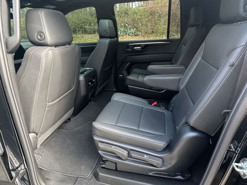 Used 2025 Chevrolet Suburban Z71 w/ Comfort Package image 9