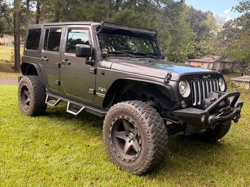 Used 2017 Jeep Wrangler Unlimited Sahara AWD/4WD image 1