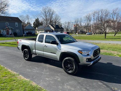 Used 2023 Toyota Tacoma SR5 w/ SX Package image 1