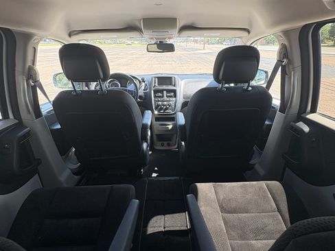 Used 2019 Dodge Grand Caravan SE w/ UConnect Hands-Free Group FWD image 24